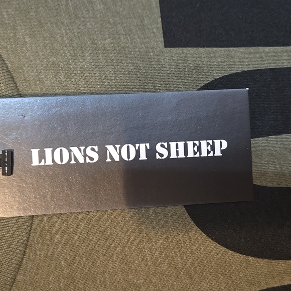 NWT LIONS NOT SHEEP TSHIRT! - Picture 2 of 6